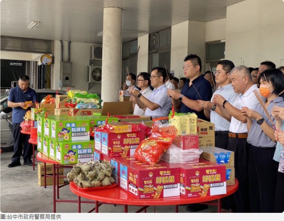 中元普渡拜拜畫面